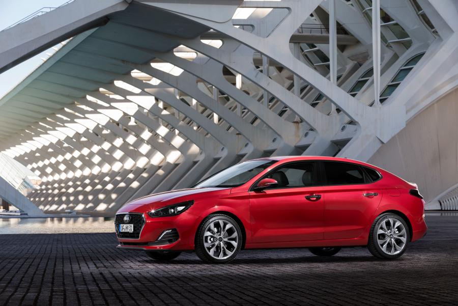  Hyundai i30 Fastback (PD) 2017 года  (WW) (фото 45 из 51)